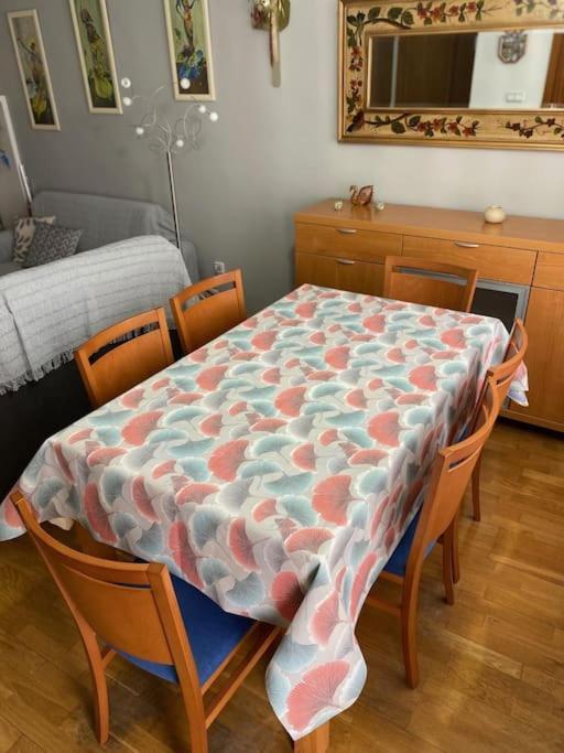 Acogedor Y Centrico Apartamento En Jaca - Wifi Exterior photo